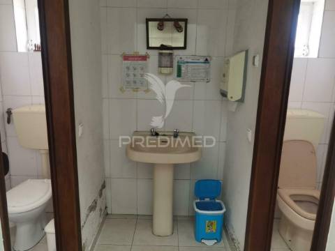 Moradia t4 com garagem e anexos - alcanhões / santarém