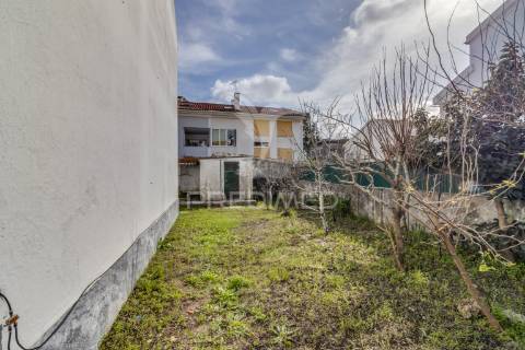 Apartamento t2 com logradouro em linhó