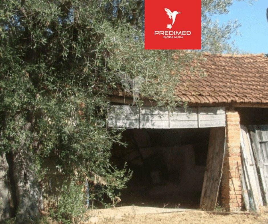 Casa antiga com terreno em casais da ponte nova / casével