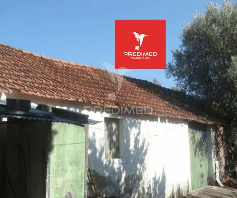 Casa antiga com terreno em casais da ponte nova / casével