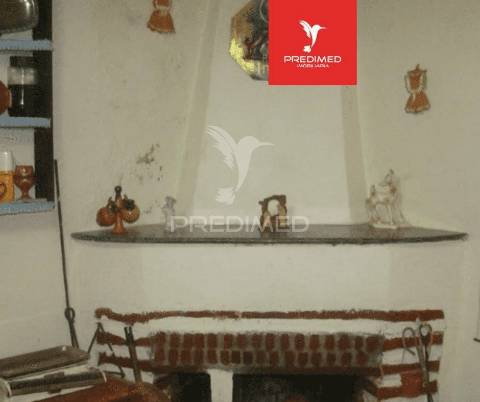 Casa antiga com terreno em casais da ponte nova / casével