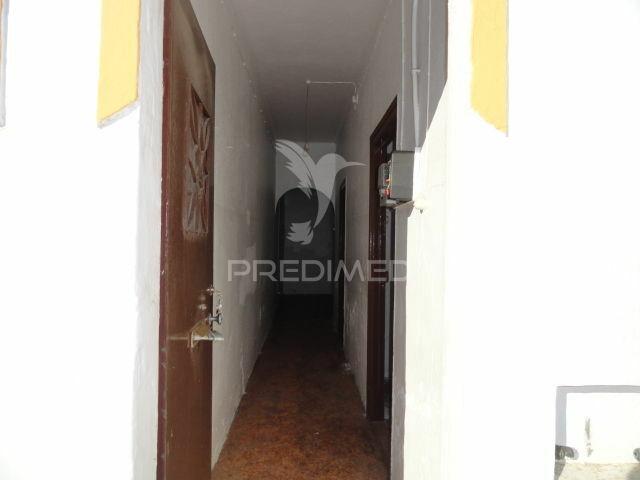 Prédio composto por 4 apartamentos t1 em montargil