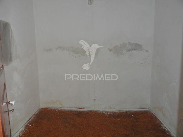 Prédio composto por 4 apartamentos t1 em montargil