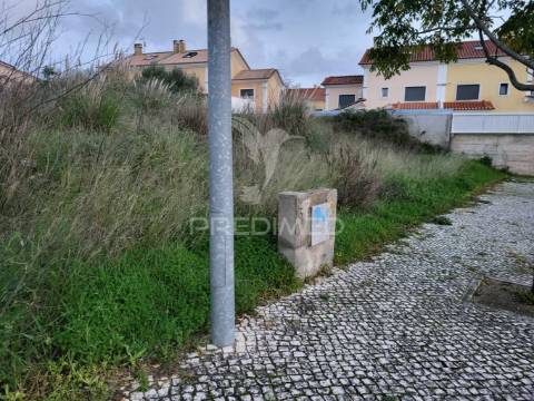 Lote c/ 336m2 em albarraque para moradia com 2 pisos + cv