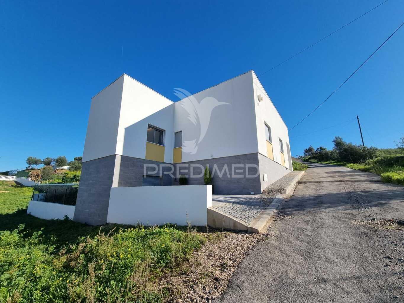 Moradia t3 estilo contemporaneo situada no rasmalho - portimão