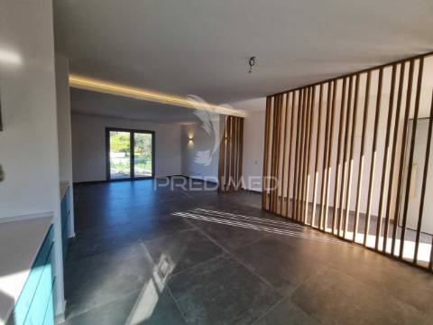 Moradia t3 estilo contemporaneo situada no rasmalho - portimão
