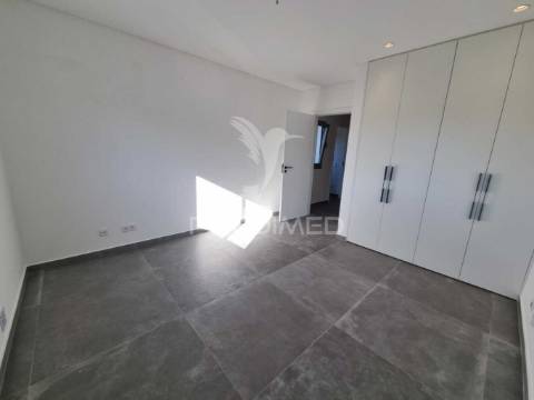 Moradia t3 estilo contemporaneo situada no rasmalho - portimão