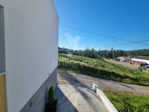 Moradia t3 estilo contemporaneo situada no rasmalho - portimão
