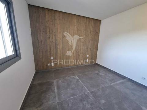 Moradia t3 estilo contemporaneo situada no rasmalho - portimão