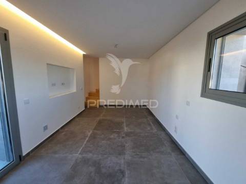Moradia t3 estilo contemporaneo situada no rasmalho - portimão