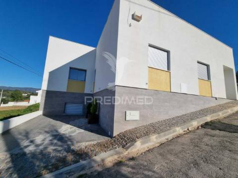Moradia t3 estilo contemporaneo situada no rasmalho - portimão