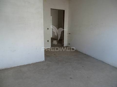 Moradia t4 + 2 em construção