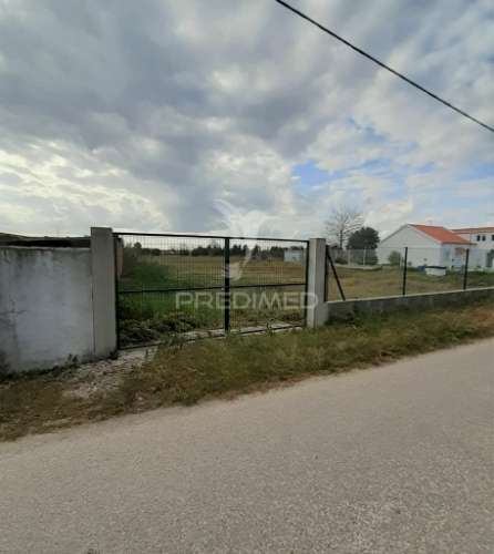 Terreno com viabilidade de construção até 500 m2 - montijo