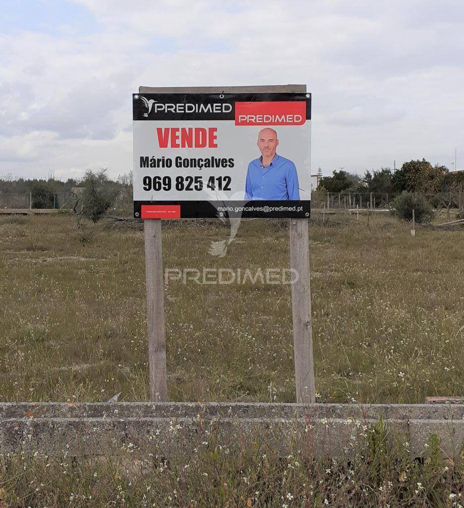 Terreno com viabilidade de construção até 500 m2 - montijo