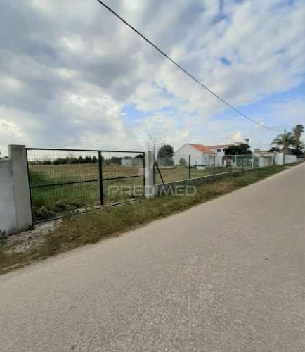 Terreno com viabilidade de construção até 500 m2 - montijo