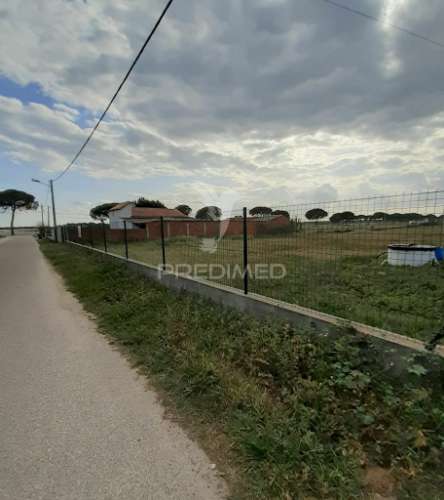 Terreno com viabilidade de construção até 500 m2 - montijo