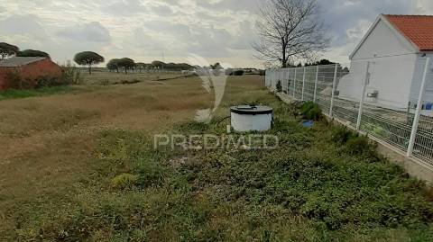 Terreno com viabilidade de construção até 500 m2 - montijo