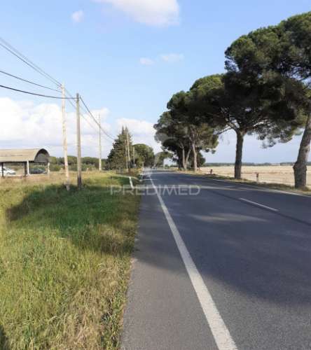 Terreno com viabilidade de construção até 500 m2 - montijo