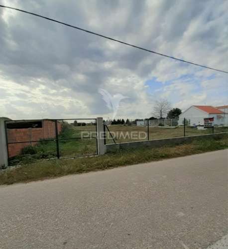 Terreno com viabilidade de construção até 500 m2 - montijo