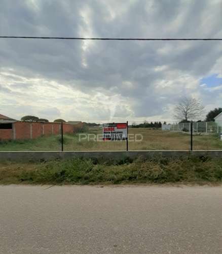 Terreno com viabilidade de construção até 500 m2 - montijo