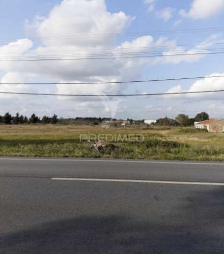 Terreno com viabilidade de construção até 500 m2 - montijo