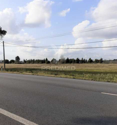 Terreno com viabilidade de construção até 500 m2 - montijo