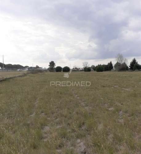 Terreno com viabilidade de construção até 500 m2 - montijo
