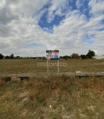 Terreno com viabilidade de construção até 500 m2 - montijo
