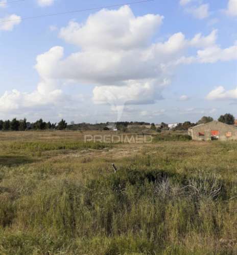 Terreno com viabilidade de construção até 500 m2 - montijo