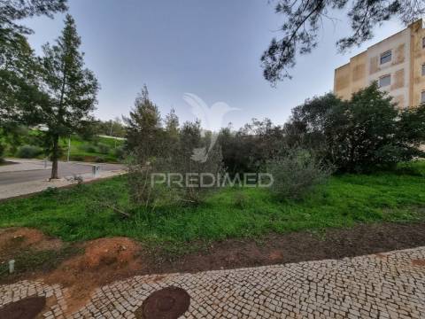 Terreno urbano para construção de moradia com projecto aprovado