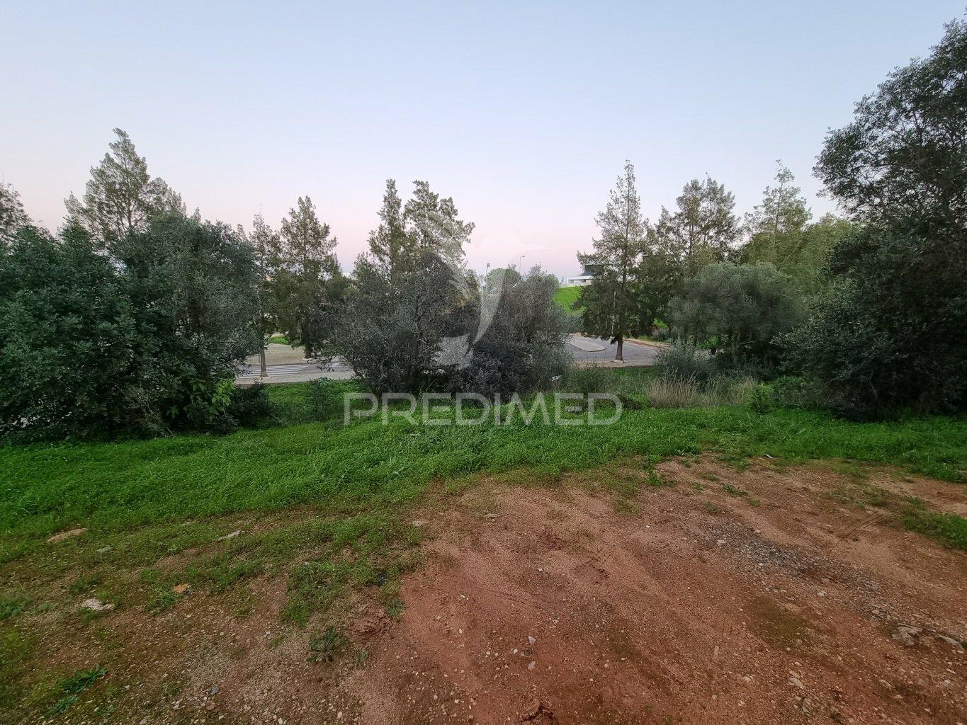 Terreno urbano para construção de moradia com projecto aprovado