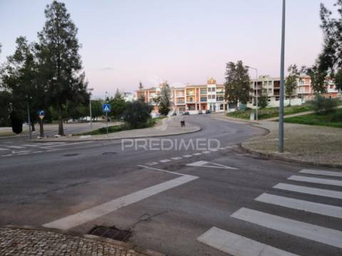 Terreno urbano para construção de moradia com projecto aprovado