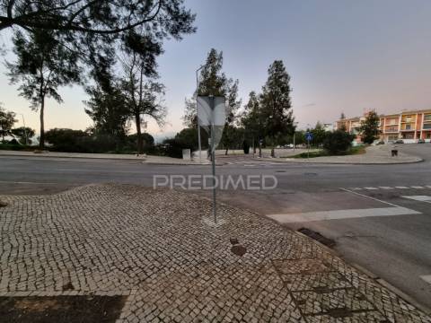 Terreno urbano para construção de moradia com projecto aprovado