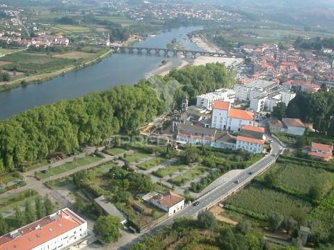 Duas quintas, uma junto da outra, em gondufe, ponte de lima