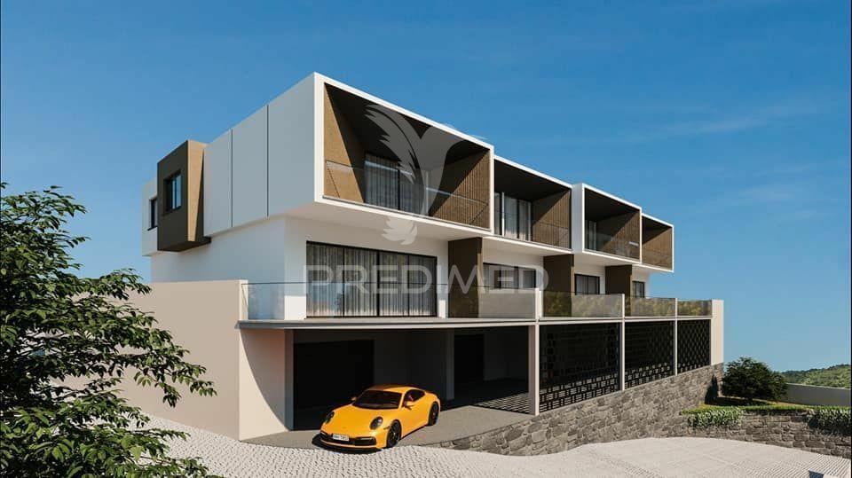 Moradia minimalista nova a estrear no funchal.vista baía, com piscina.