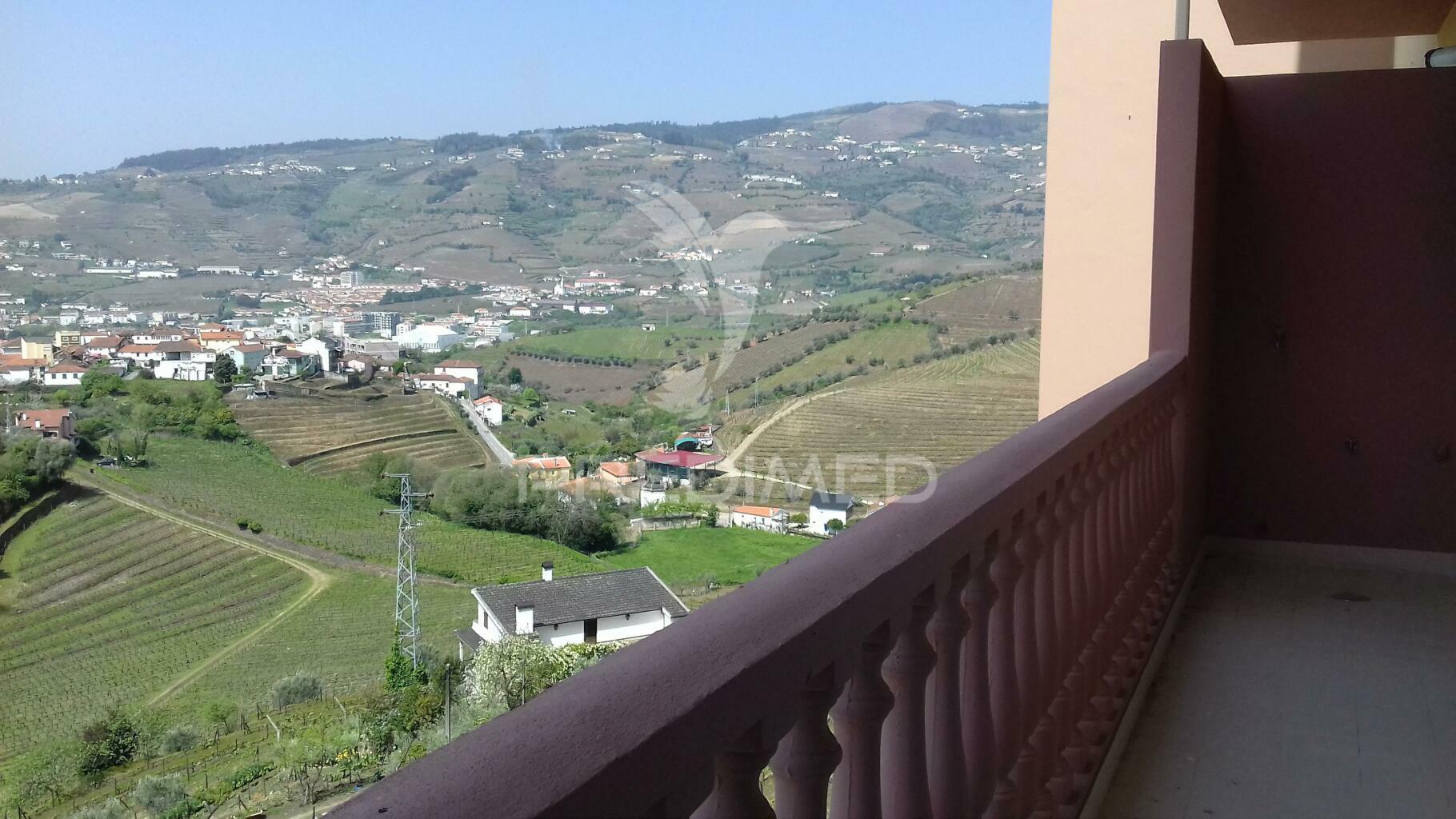 Apartamento t3 semi-novo, com 3 frentes em peso da regua