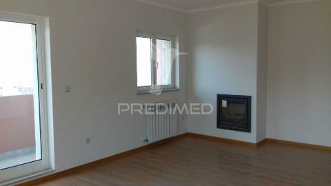 Apartamento t3 semi-novo, com 3 frentes em peso da regua