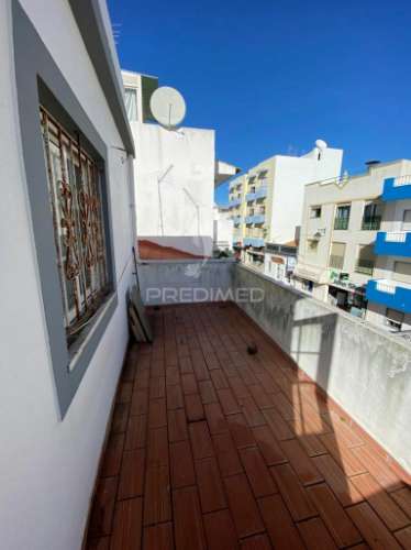 Prédio para comércio no centro de alvor