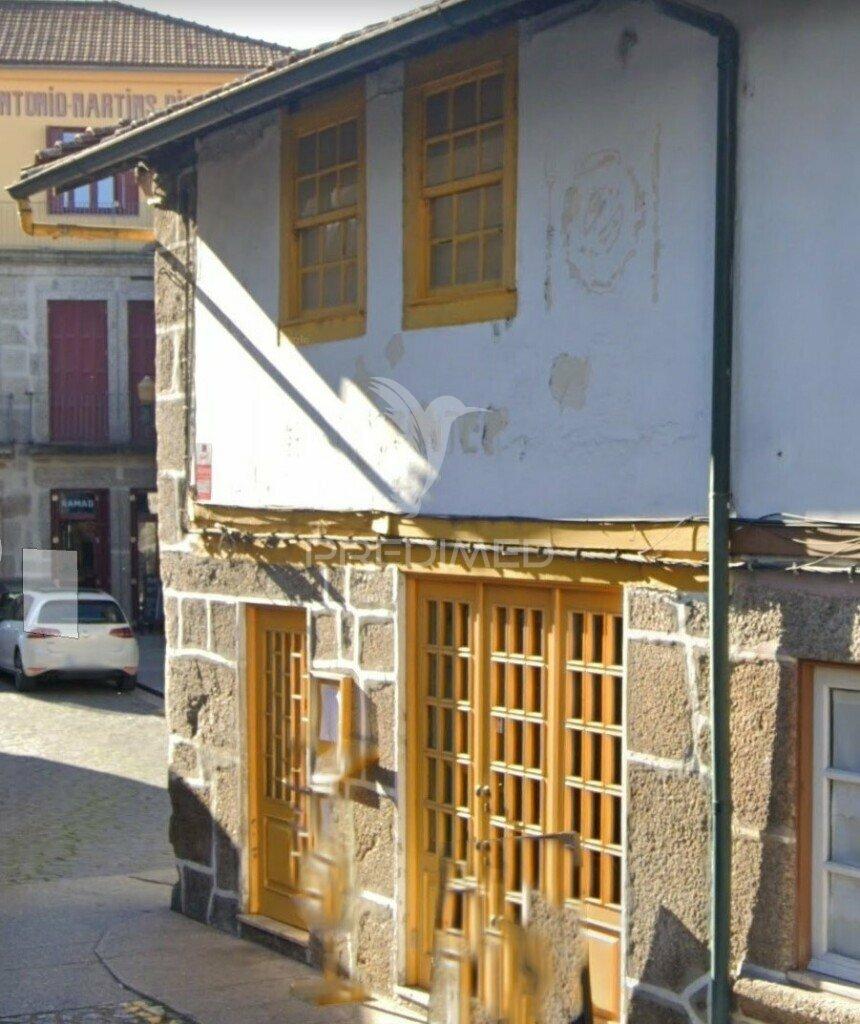 Guimarães - prédio histórico no centro