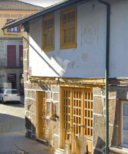 Guimarães - prédio histórico no centro