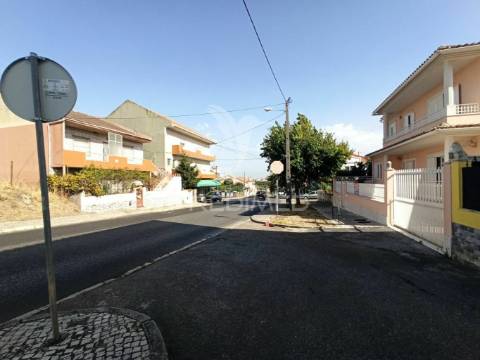 Lote 405m2 junto ao ubbo, ás portas de lisboa