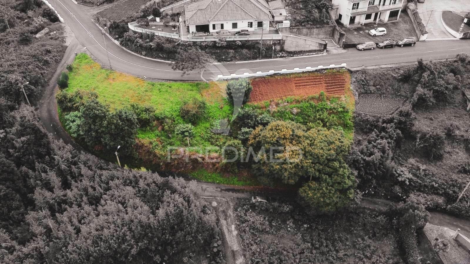 Terreno com possibilidade de construção em santo antónio da serra
