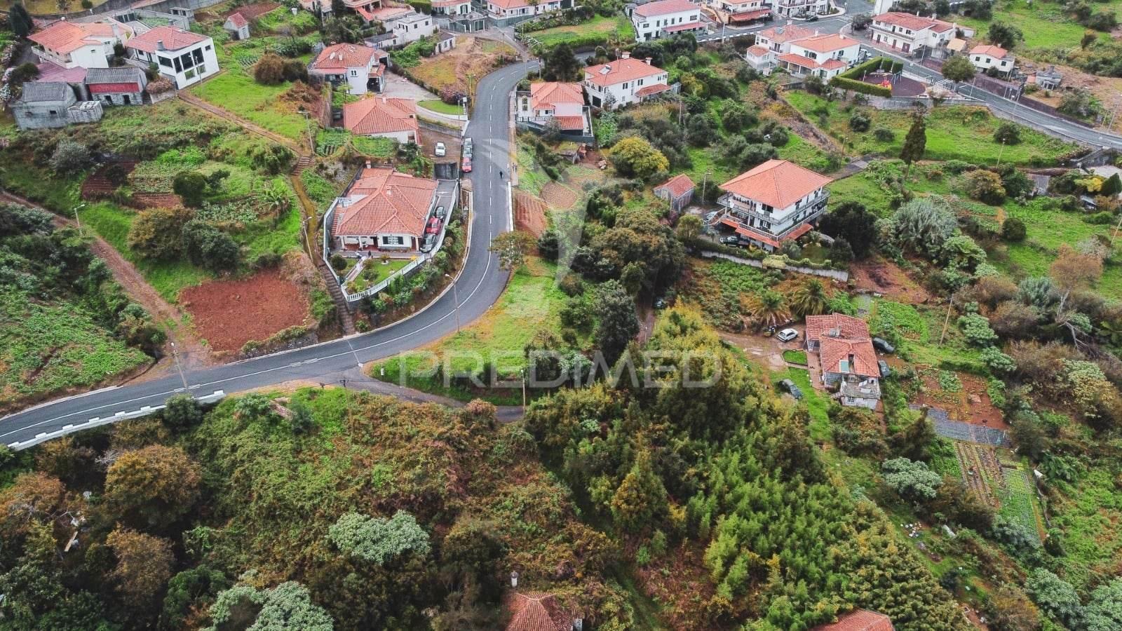 Terreno com possibilidade de construção em santo antónio da serra