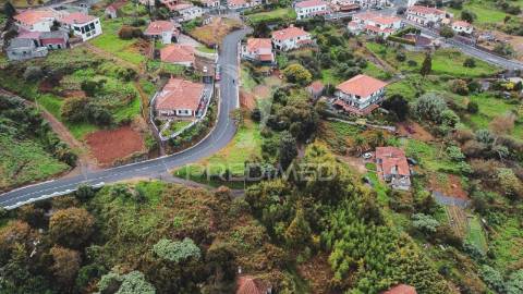Terreno com possibilidade de construção em santo antónio da serra