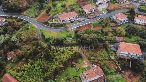 Terreno com possibilidade de construção em santo antónio da serra