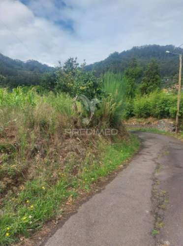 Terreno com possibilidade de construção em santo antónio da serra