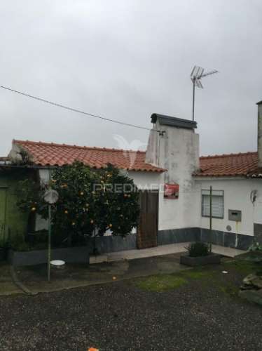 Moradia  em são lourenço de mamporcão
