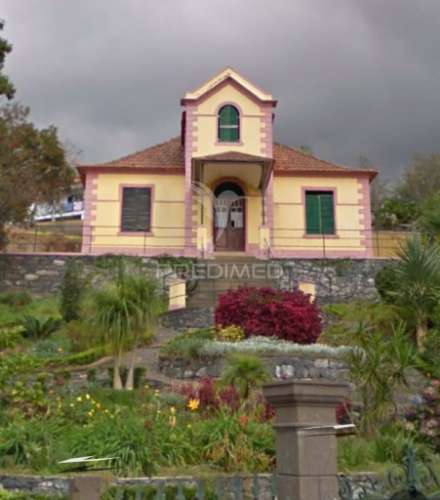 Ilha da madeira -  terreno com casa tradicional  /plot with a traditional house