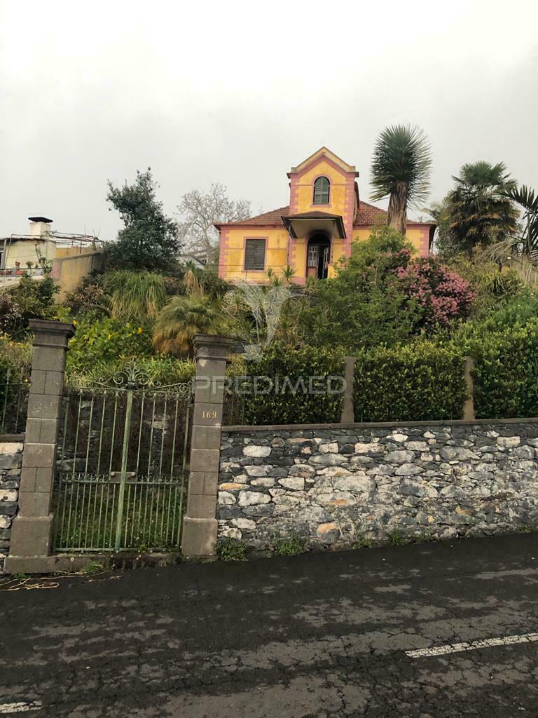 Ilha da madeira -  terreno com casa tradicional  /plot with a traditional house