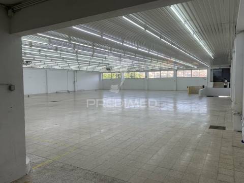 Pavilhão industrial vila das aves